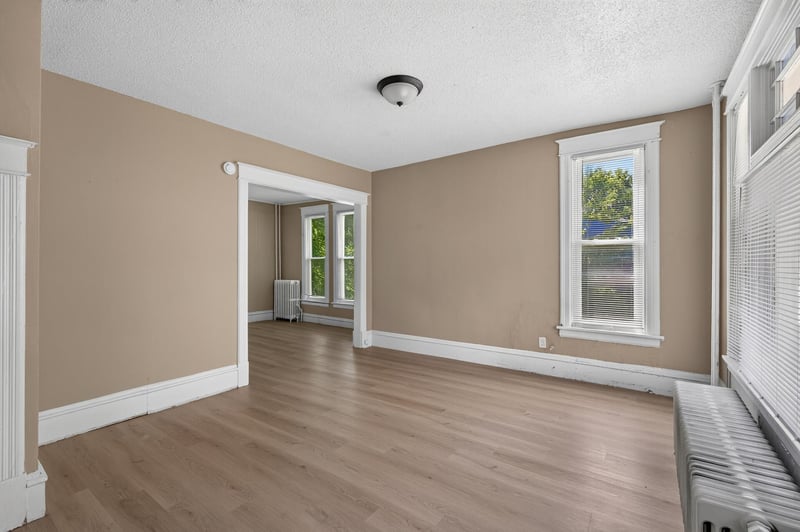 1136 Edgerton St, Saint Paul, MN 55130