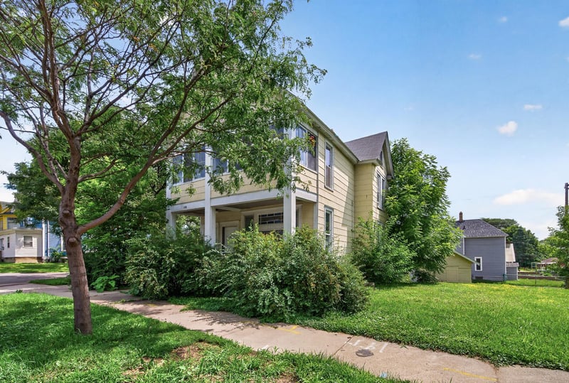 1136 Edgerton St, Saint Paul, MN 55130