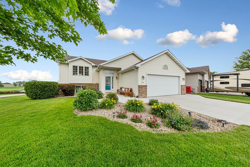 1006 24th Ave NW, Austin, MN 55912