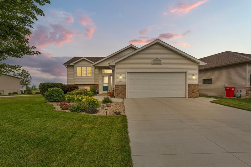 1006 24th Ave NW, Austin, MN 55912
