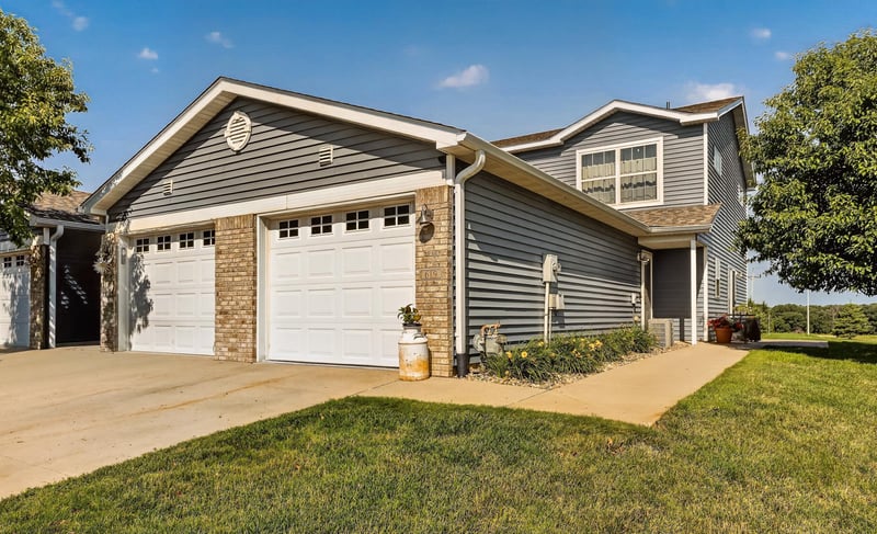619 Pointe Ct SW, Rochester, MN 55902