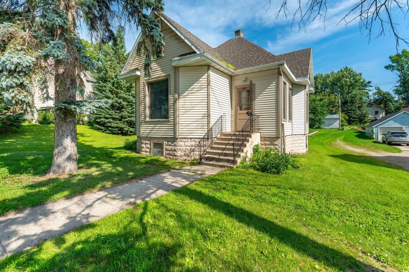 528 W Summit Ave, Fergus Falls, MN 56537