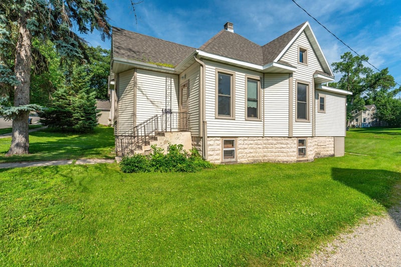 528 W Summit Ave, Fergus Falls, MN 56537