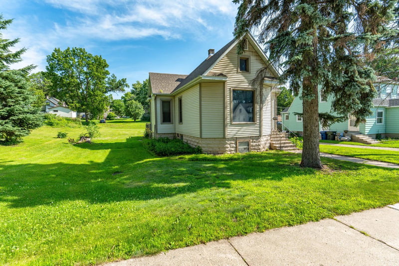 528 W Summit Ave, Fergus Falls, MN 56537