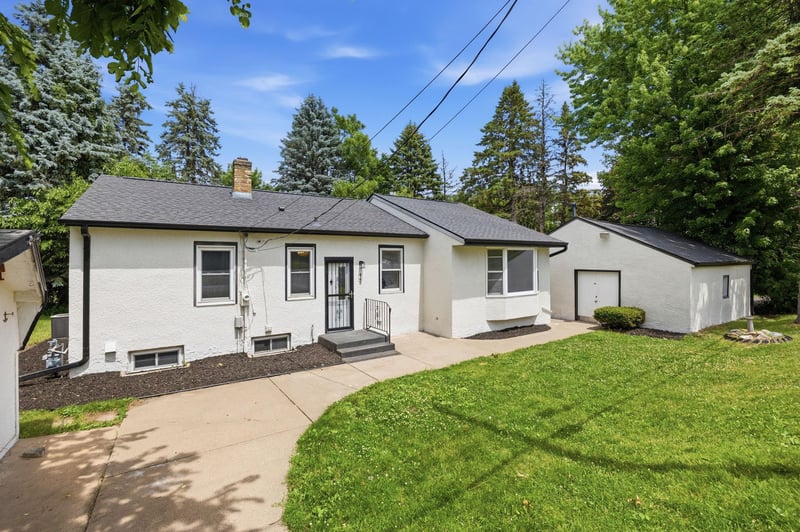 445 Lark Ave E, Maplewood, MN 55117