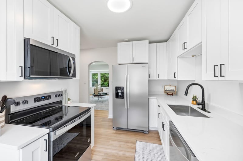 445 Lark Ave E, Maplewood, MN 55117
