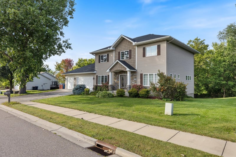 16096 Harmony Pa, Lakeville, MN 55044