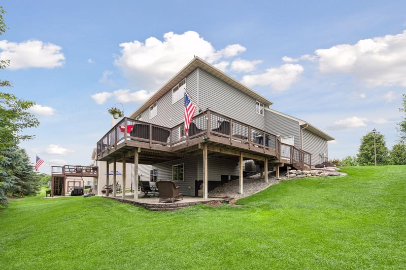 662 Jutland Ave, Shakopee, MN 55379