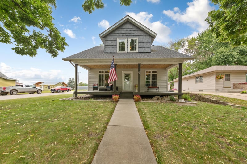 203 4th Ave NW, Lonsdale, MN 55046