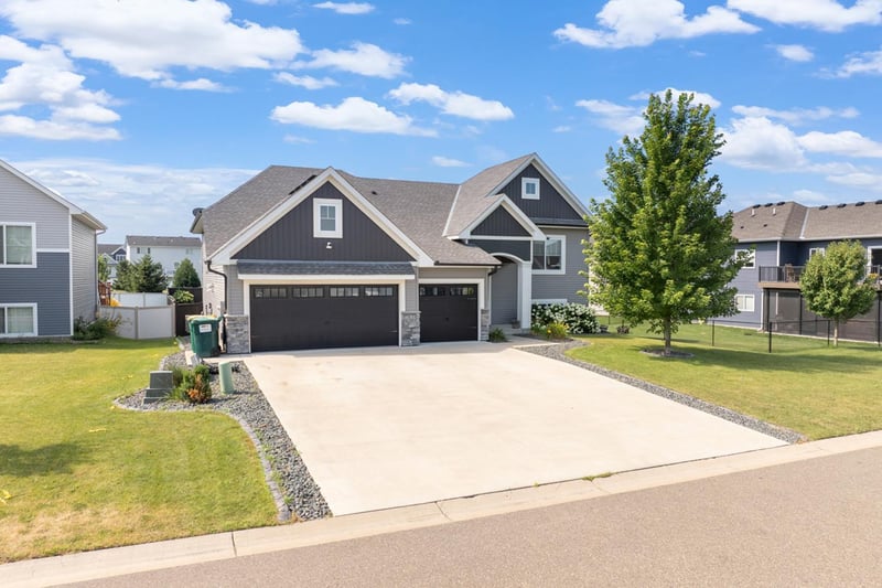 17838 Essex Ln, Lakeville, MN 55044
