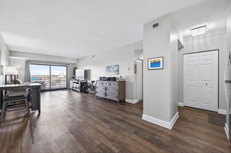 26 10th St W #2004, Saint Paul, MN 55102