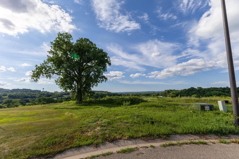 1348 Hillside Dr, Red Wing, MN 55066