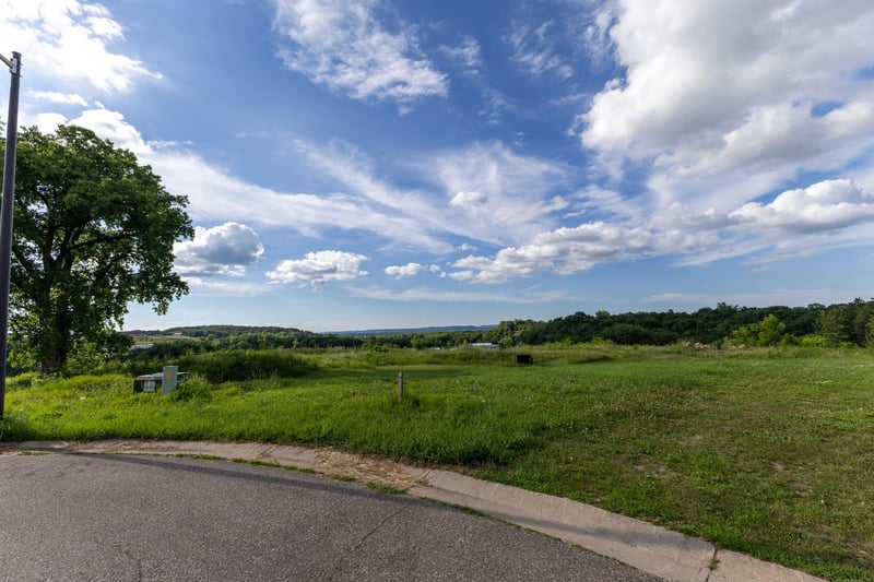 1348 Hillside Dr, Red Wing, MN 55066