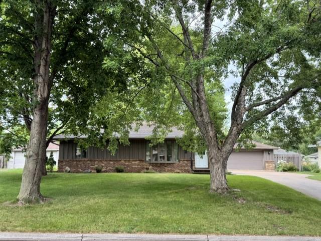 8633 Greenway Ave S, Cottage Grove, MN 55016
