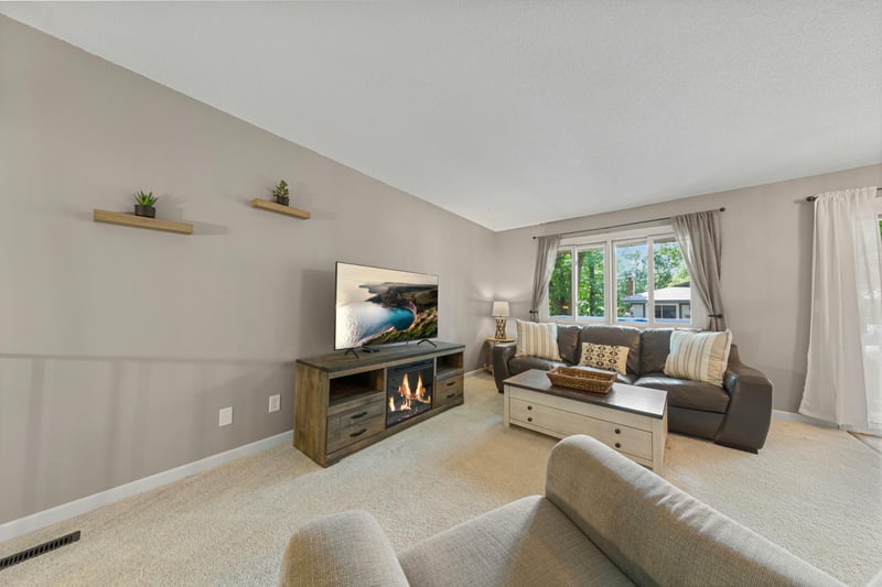 6856 Macbeth Cir, Woodbury, MN 55125