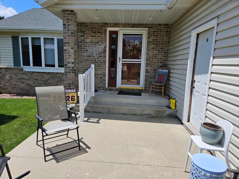 712 Mlinar Ave, Spring Valley, MN 55975