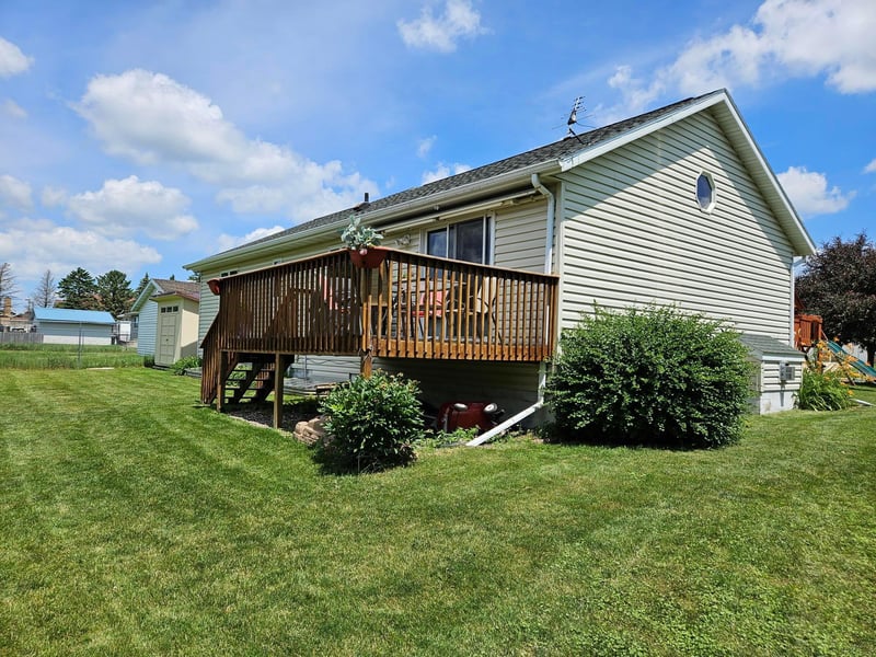 712 Mlinar Ave, Spring Valley, MN 55975