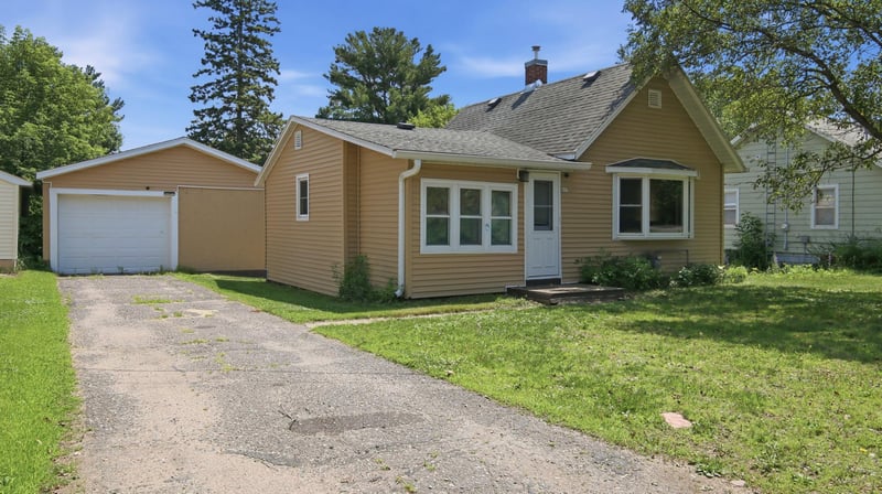 417 S 7th St, Cameron, WI 54822