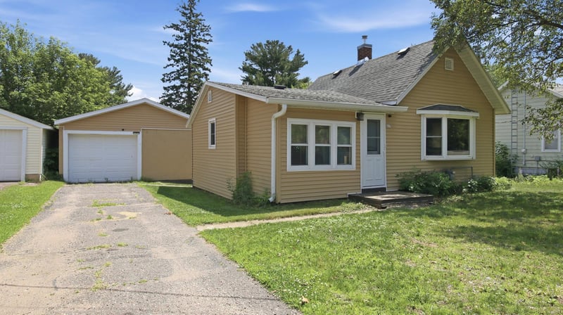 417 S 7th St, Cameron, WI 54822