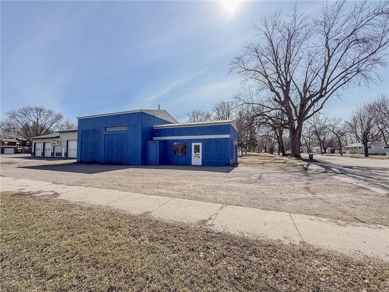 203 Park Ave E, Renville, MN 56284