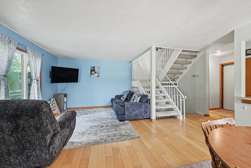 4920 Grenwich Trl N, Oakdale, MN 55128