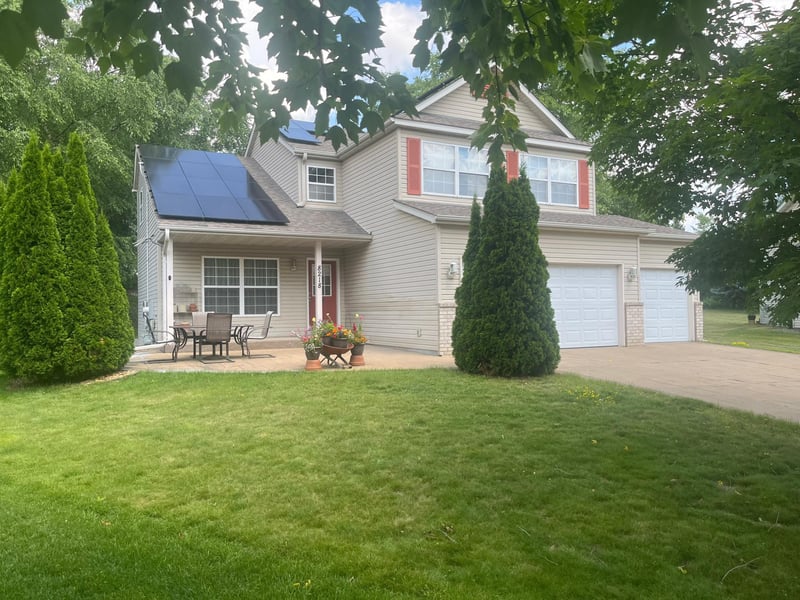 8218 Lori Ln, Woodbury, MN 55125