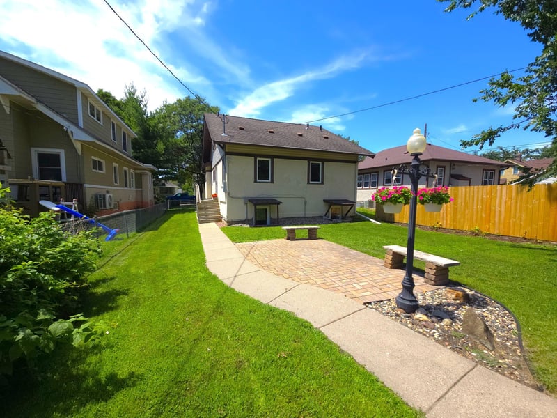 920 20th Ave SE, Minneapolis, MN 55414