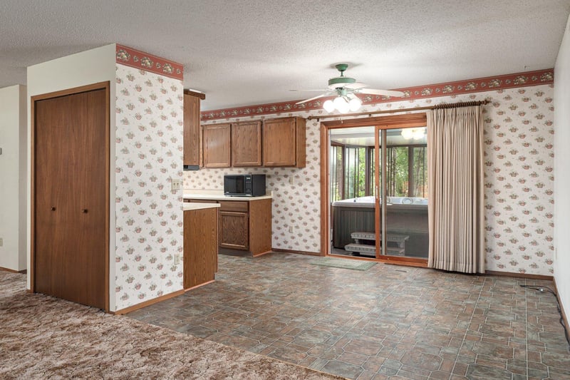 705 S 14th St, La Crescent, MN 55947