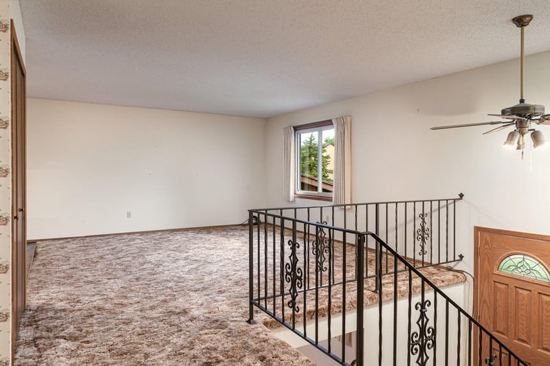 705 S 14th St, La Crescent, MN 55947