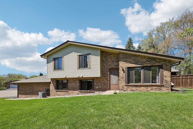 13400 Pepperwood Cir, Minnetonka, MN 55305