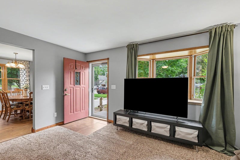920 N Spring St, Luverne, MN 56156
