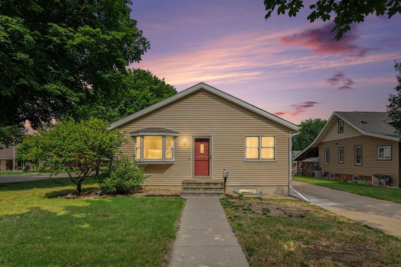 920 N Spring St, Luverne, MN 56156