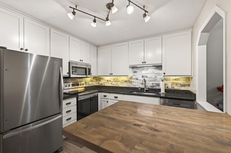 1846 Southpointe Ter, Eagan, MN 55122