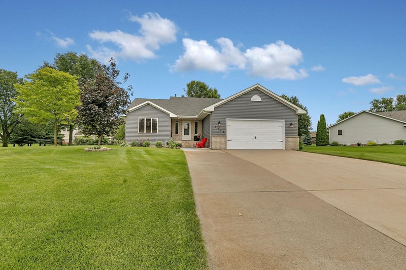 1542 Mulberry Rd, Saint Cloud, MN 56303