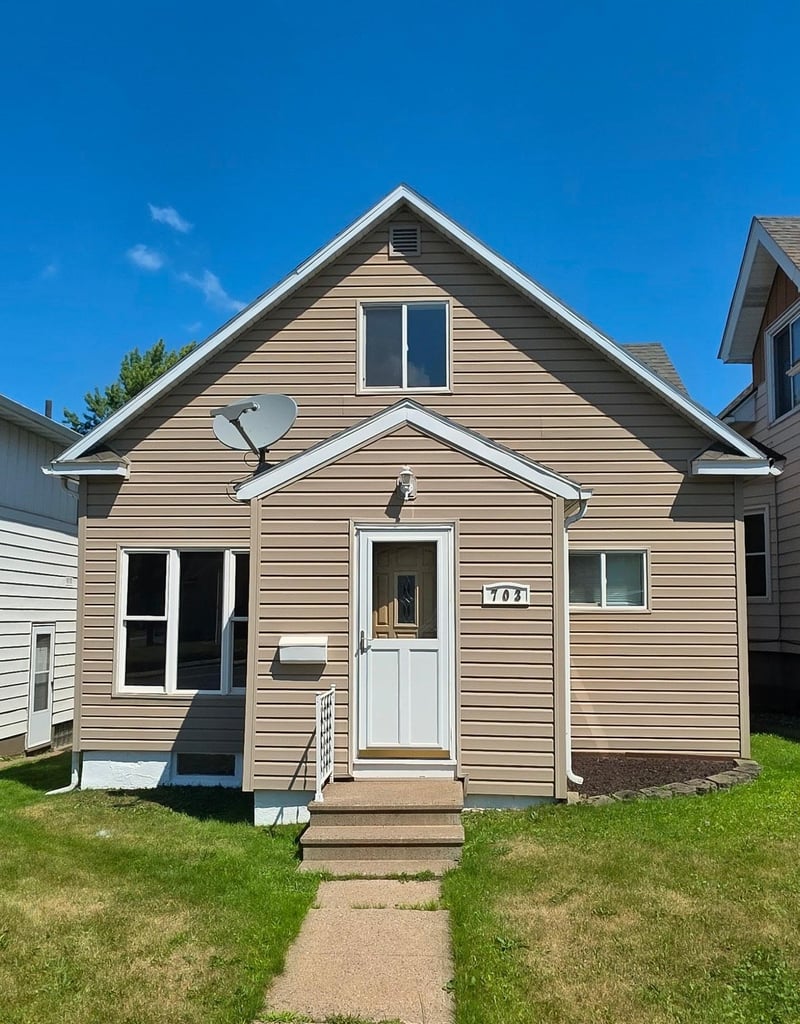 703 Harrison St, Eveleth, MN 55734