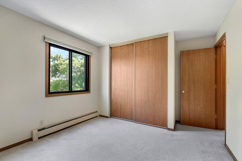 4 Pine Tree Dr #320, Arden Hills, MN 55112