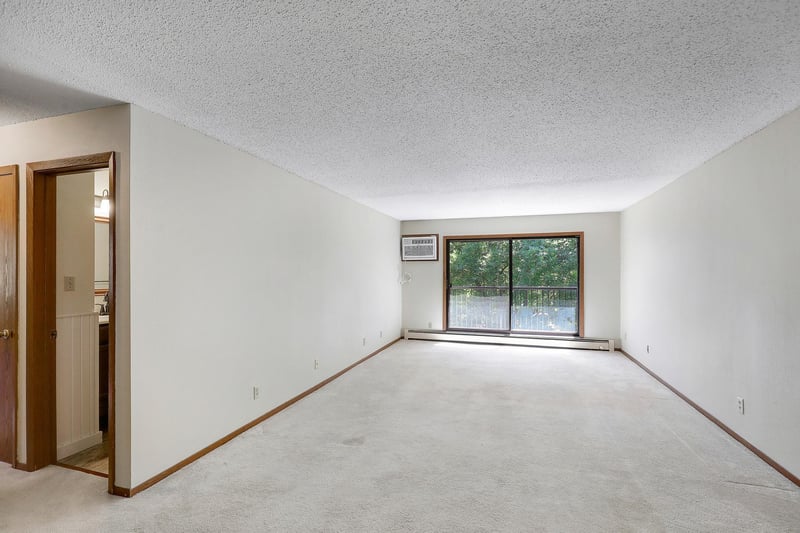 4 Pine Tree Dr #320, Arden Hills, MN 55112