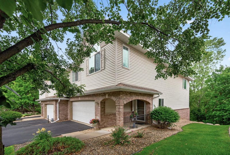 637 Crane Creek Ln, Eagan, MN 55121