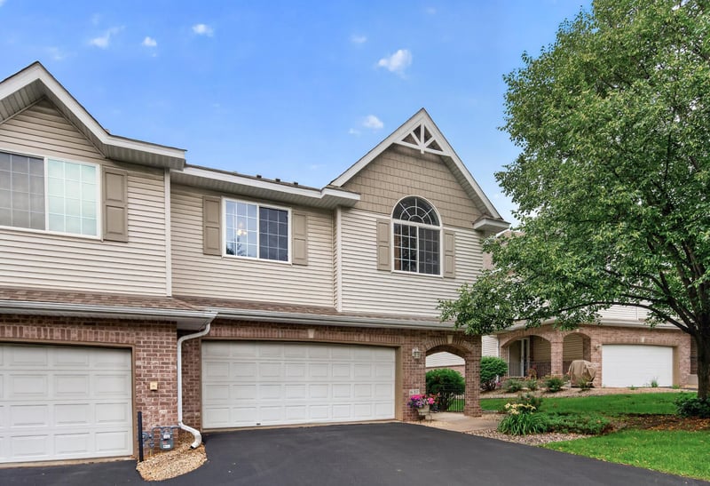 637 Crane Creek Ln, Eagan, MN 55121