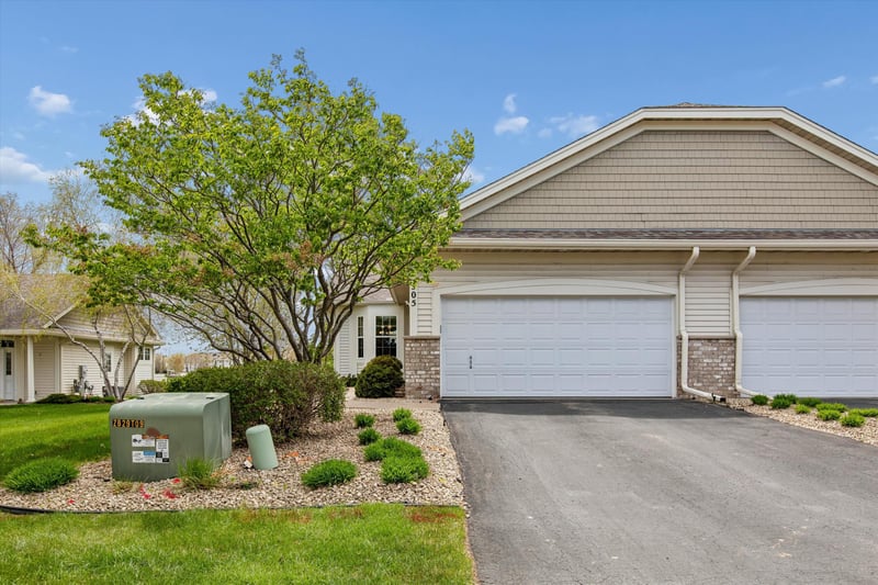 505 Holly Ln N, Oakdale, MN 55128