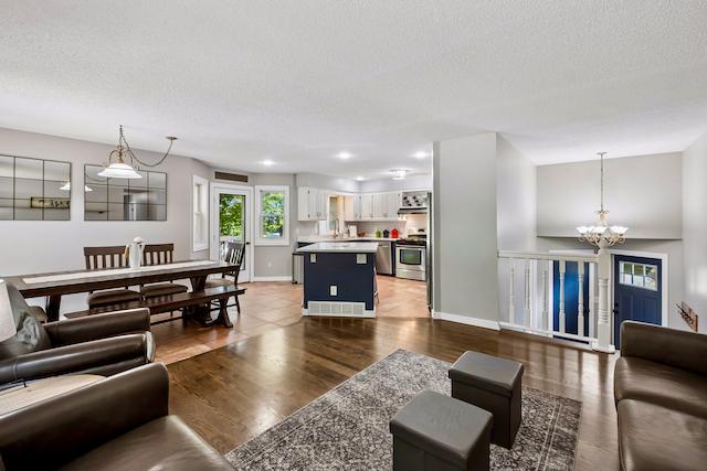 626 Hillside Dr, Eagan, MN 55121