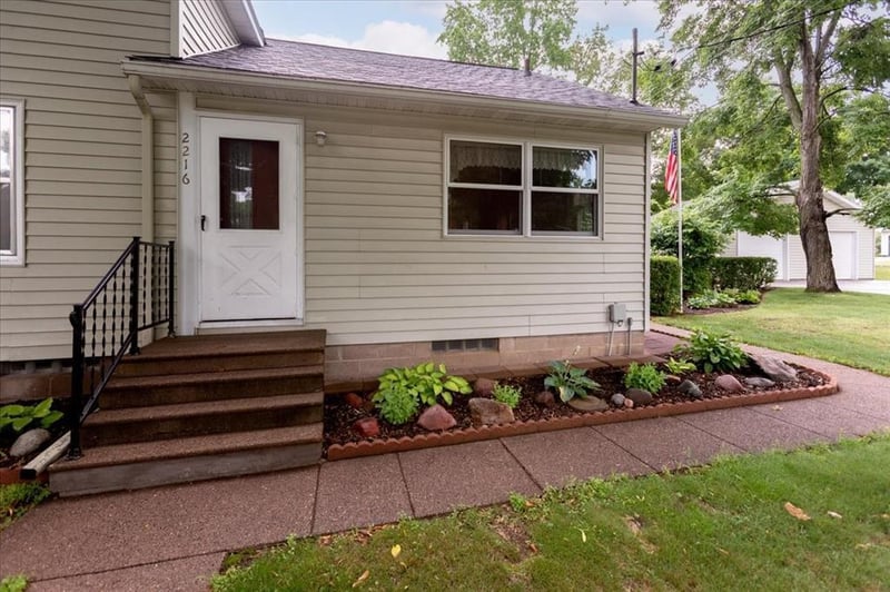 2216 3rd St E, Menomonie, WI 54751