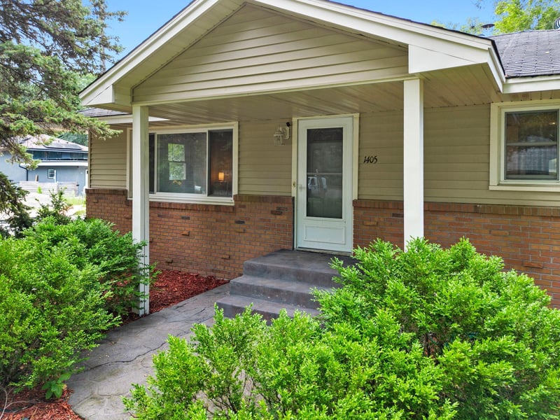 1405 16th St NW, New Brighton, MN 55112