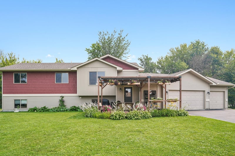 6227 209th St N, Forest Lake, MN 55025