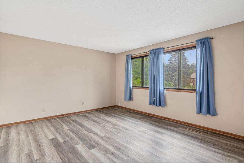 4793 Avon St, Shoreview, MN 55126