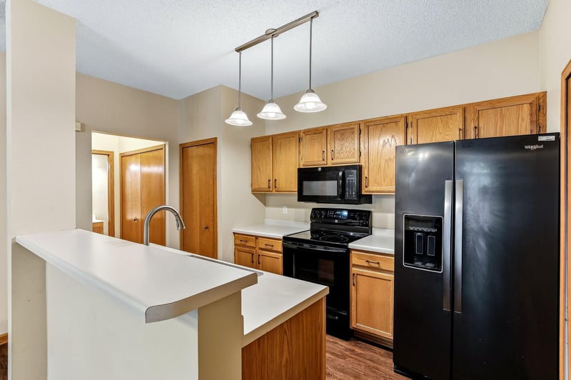 8450 Kimball Dr, Eden Prairie, MN 55347