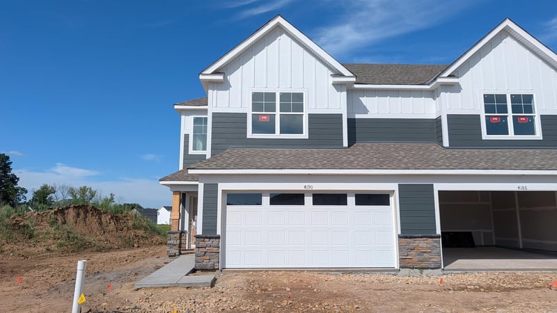 4190 Hayward Ave N, Oakdale, MN 55128