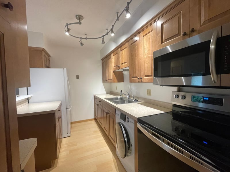 408 3rd St N #104, Stillwater, MN 55082