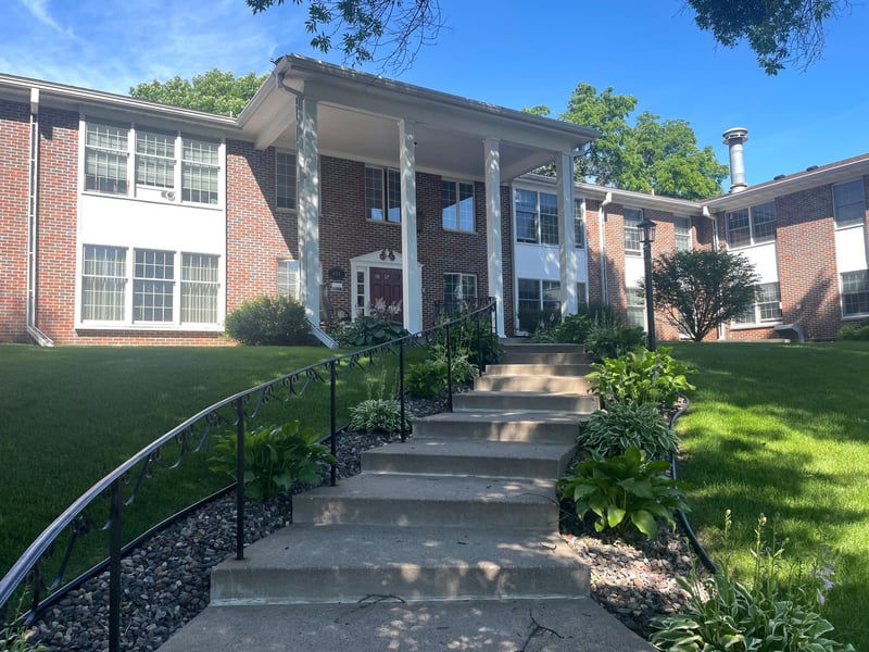 408 3rd St N #104, Stillwater, MN 55082