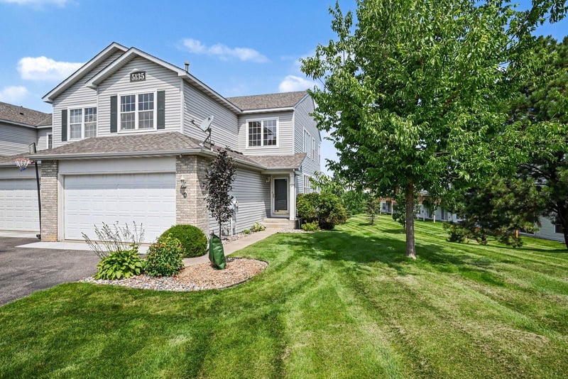 5135 Holly Ln N #2204, Plymouth, MN 55446